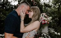 Taylor Swift hé lộ chuyện tình trong phim ‘The Eras Tour’