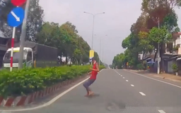 Người đi bộ bất ngờ chạy sang đường sẽ bị phạt