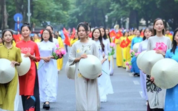 Áo dài khoe sắc tôn vinh vẻ đẹp văn hóa Thủ đô