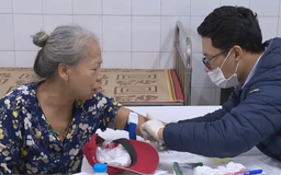 Phường Hai Bà Trưng cấp thuốc miễn phí cho người khó khăn