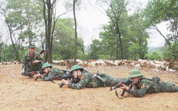 Những người thầy thắp lửa tri thức từ giảng đường đến thao trường