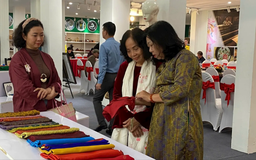 Sắc màu thêu ren, lụa, áo dài tôn vinh thủ công Hà Nội