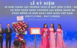 Trường THCS Lê Quý Đôn nhận Huân chương Lao động hạng Ba