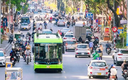 Đẩy mạnh chuyển đổi xanh giao thông công cộng