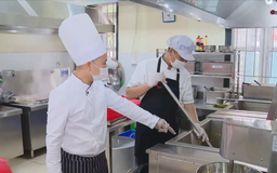 Hà Nội hướng tới mô hình suất ăn bán trú an toàn