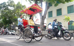 Trải nghiệm xích lô ngắm phố cổ | Hà Nội đến để yêu | 20/11/2025