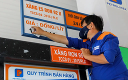 Giá xăng giảm nhẹ
