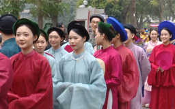 Văn hóa Việt tỏa sáng qua trang phục truyền thống | Văn hóa và sự kiện | 22/11/2025