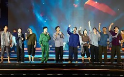 Thảm đỏ Liên hoan phim Việt Nam quy tụ hơn 1.200 nghệ sĩ