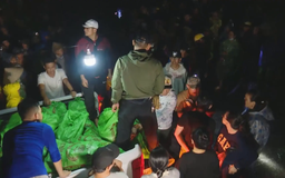 Những chuyến hàng xuyên đêm về vùng lũ