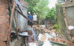 Mất nhà vì lũ dữ