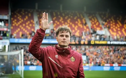 Cựu hậu vệ Inter Milan giải nghệ ở tuổi 26
