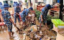 Vùng 4 Hải quân giúp nhân dân khắc phục hậu quả mưa lũ