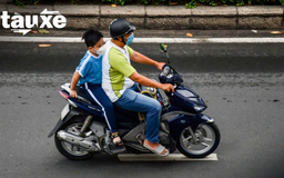 Khoảng trống an toàn khi chở trẻ em trên xe máy | Bản tin Tàu và Xe | 28/11/2025