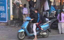 Khoảng trống an toàn khi đèo trẻ em trên xe máy