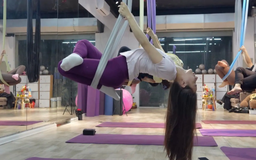Bay cùng yoga