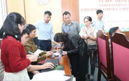 Người dân xã Quang Minh được bốc thăm đất dịch vụ
