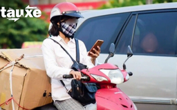 Hành vi vừa lái xe vừa lướt điện thoại vẫn tái diễn | Bản tin Tàu và Xe | 30/11/2025