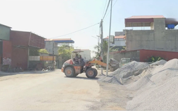 Trạm trộn 'vô phép' giữa khu dân cư