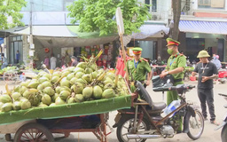 Xử lý dứt điểm chợ cóc, đảm bảo an toàn giao thông