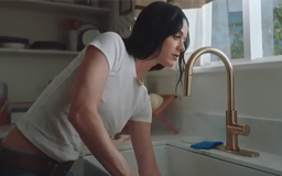 Katy Perry mở ra chương mới với 'bandaids'