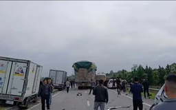 Ô tô đâm liên hoàn trên cao tốc Hà Nội-Thái Nguyên