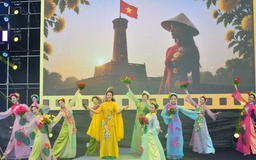 600 người tham gia đồng diễn áo dài