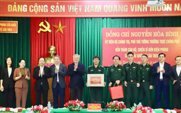 Phó Thủ tướng thăm, tặng quà vùng biên Hà Tĩnh