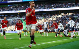 De Ligt giúp Man United thoát thua trên sân Tottenham
