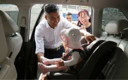 Taxi, xe vận tải không phải lắp ghế an toàn trẻ em