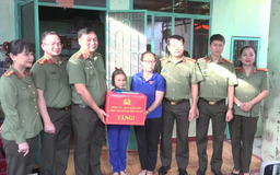 Công an Thủ đô ủng hộ các tỉnh bị ảnh hưởng bởi mưa lũ