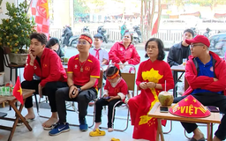 CĐV tiếp lửa cho U22 Việt Nam từ quê nhà