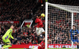 Manchester United đánh rơi chiến thắng trên sân nhà