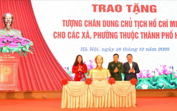 Trao tượng chân dung Bác Hồ tới 126 xã, phường Hà Nội