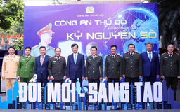 Bộ trưởng Bộ Công an và Bí thư Thành ủy Hà Nội trải nghiệm chuyển đổi số