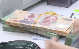 Gần 8 triệu tỷ đồng tiền gửi của khối dân cư | Vấn đề kinh tế | 02/12/2025