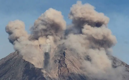 Núi lửa Semeru ở Indonesia phun trào, cảnh báo cấp 3