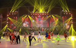 'Bản Tango Hà Nội' xác lập kỷ lục với 500 vũ công trình diễn