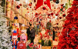 Vui đón Noel giữa những góc phố Hà Nội