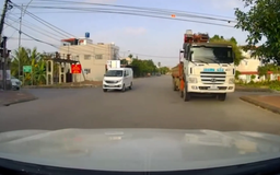 Ô tô lấn sang phần đường ngược chiều gây nguy hiểm