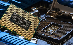 Mỹ tạm hoãn áp thuế chip Trung Quốc