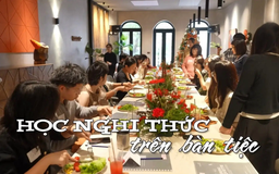 Học nghi thức trên bàn tiệc | Nhịp sống Hà Nội | 26/12/2025