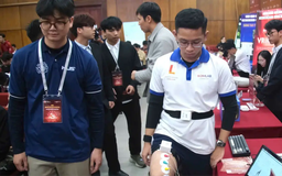 Sinh viên sáng chế hệ thống phục hồi cho người đột quỵ