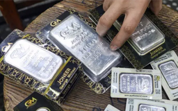 Giá bạc lần đầu tiên vượt mốc 80 USD/ounce