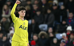 Tottenham cải thiện vị trí trước năm mới