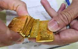 Giá vàng rơi tự do, giảm 4 triệu đồng/lượng