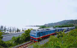 Tàu xe nhộn nhịp trước kỳ nghỉ Tết Dương lịch