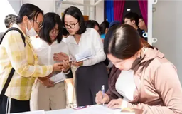 Gỡ từng nút thắt | Vấn đề kinh tế | 26/12/2025