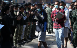 Thái Lan trao trả 18 binh sĩ Campuchia về nước