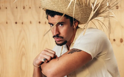 Bad Bunny soán ngôi vương của Taylor Swift